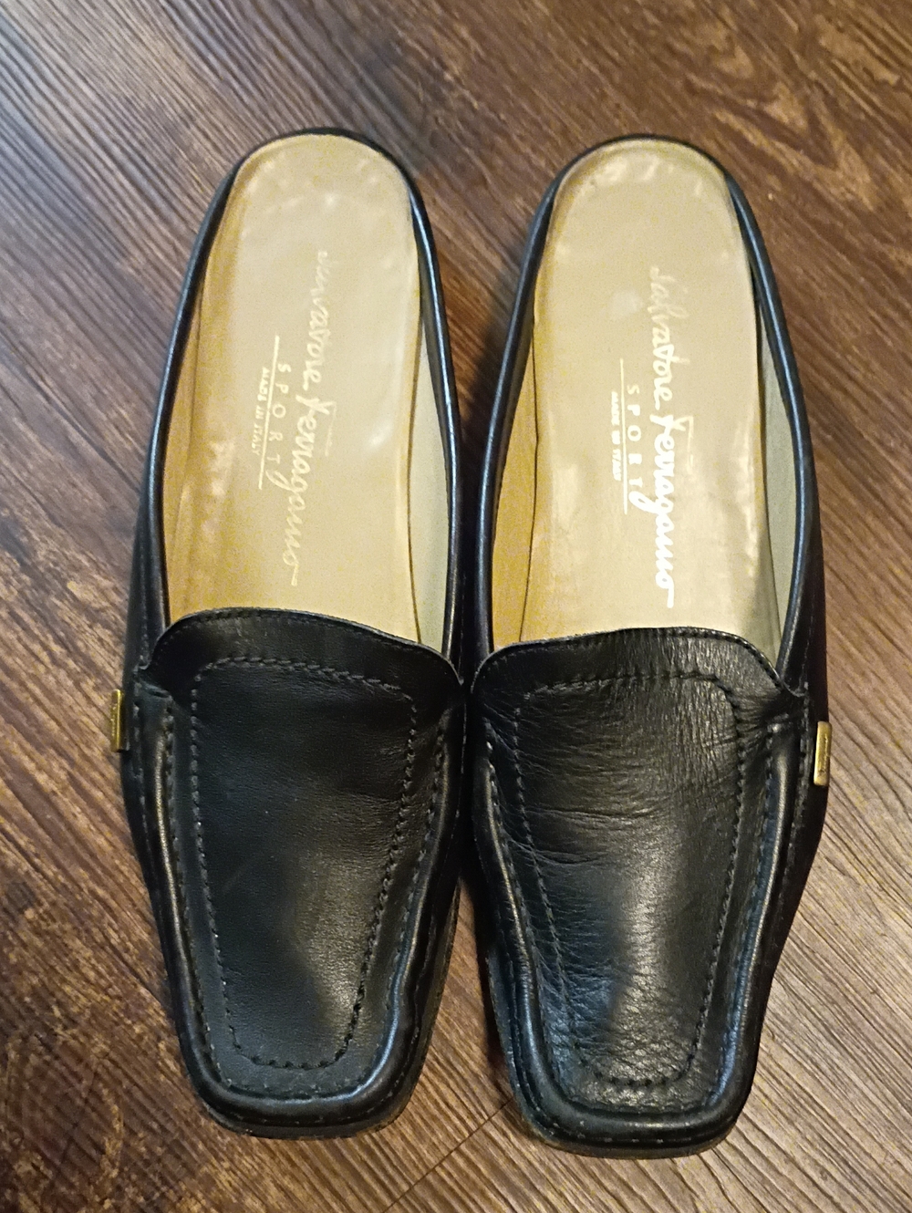 Salvatore Ferragamo Black Leather Slip-On Loafers with Gold Accent Old Money 7.5